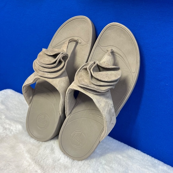 |•FITFLOP•| Tan Leather Flower Comfort Sandals Size 9 - Picture 2 of 8